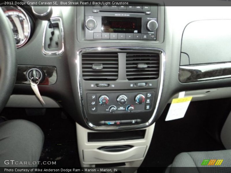 Blue Streak Pearl / Black/Light Graystone 2013 Dodge Grand Caravan SE