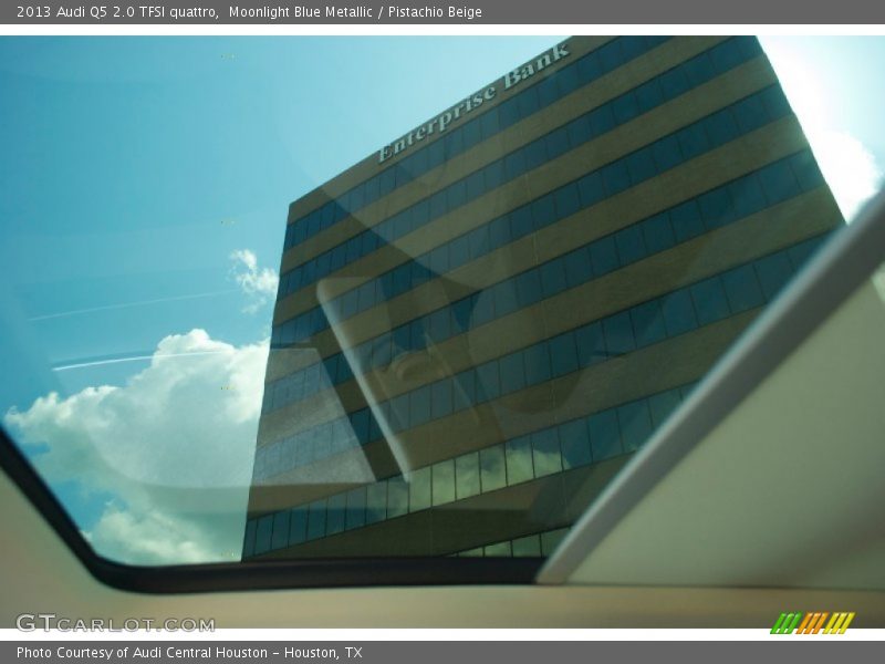 Moonlight Blue Metallic / Pistachio Beige 2013 Audi Q5 2.0 TFSI quattro