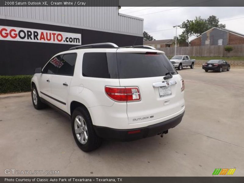 Cream White / Gray 2008 Saturn Outlook XE