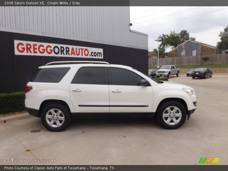 Cream White / Gray 2008 Saturn Outlook XE