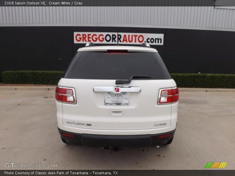 Cream White / Gray 2008 Saturn Outlook XE