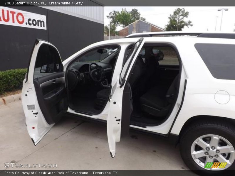 Cream White / Gray 2008 Saturn Outlook XE