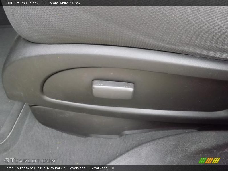 Cream White / Gray 2008 Saturn Outlook XE