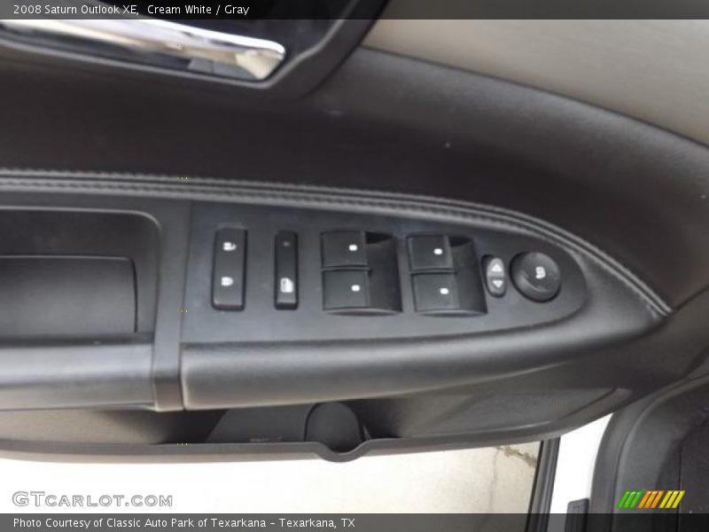 Cream White / Gray 2008 Saturn Outlook XE