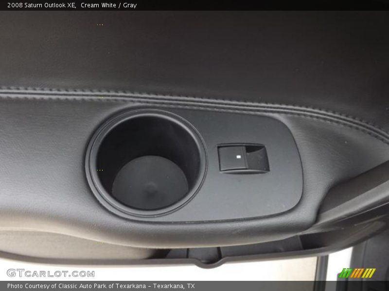 Cream White / Gray 2008 Saturn Outlook XE