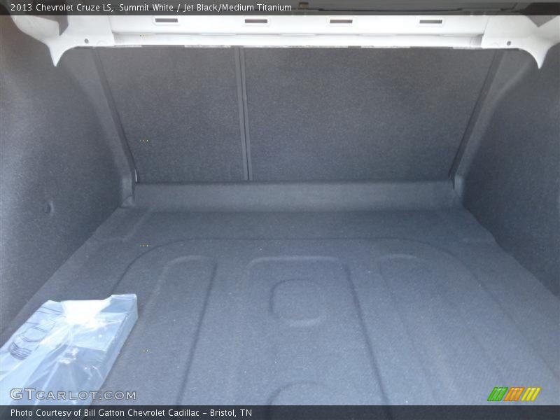 Summit White / Jet Black/Medium Titanium 2013 Chevrolet Cruze LS