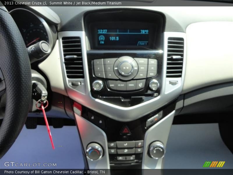 Summit White / Jet Black/Medium Titanium 2013 Chevrolet Cruze LS