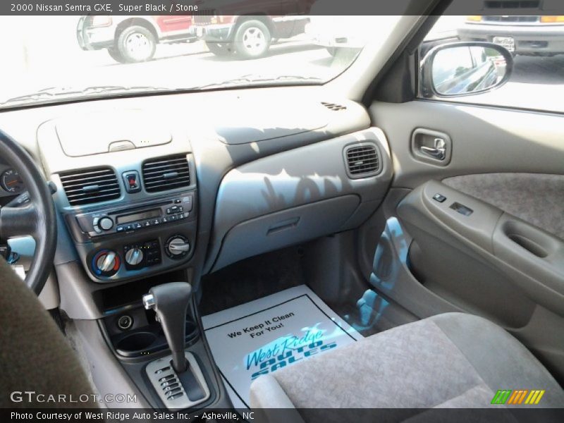 Super Black / Stone 2000 Nissan Sentra GXE