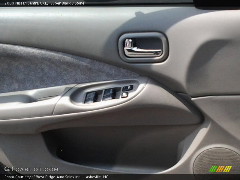 Super Black / Stone 2000 Nissan Sentra GXE
