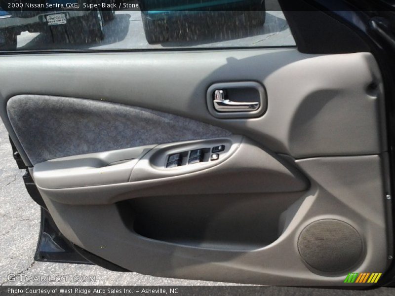 Super Black / Stone 2000 Nissan Sentra GXE