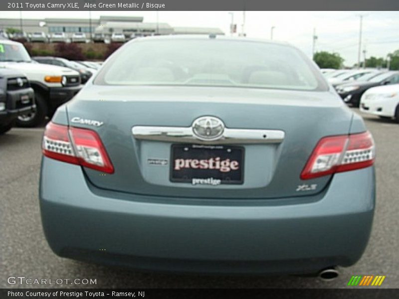 Aloe Green Metallic / Bisque 2011 Toyota Camry XLE