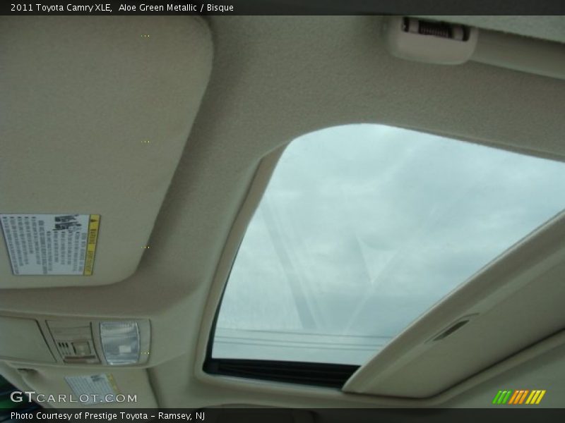 Aloe Green Metallic / Bisque 2011 Toyota Camry XLE