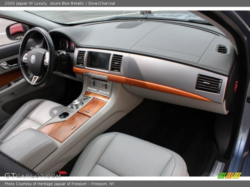 Dashboard of 2009 XF Luxury