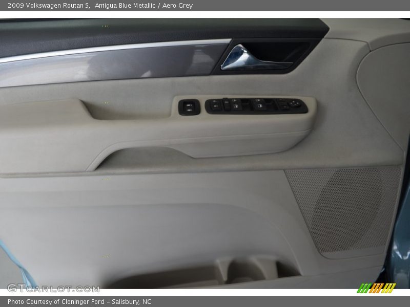 Antigua Blue Metallic / Aero Grey 2009 Volkswagen Routan S