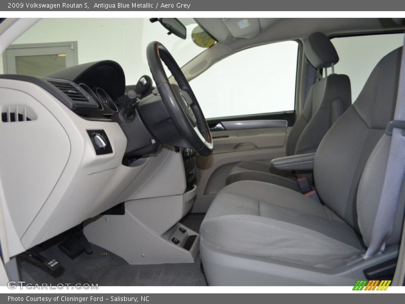  2009 Routan S Aero Grey Interior