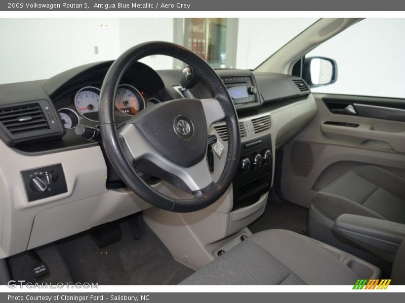 Dashboard of 2009 Routan S