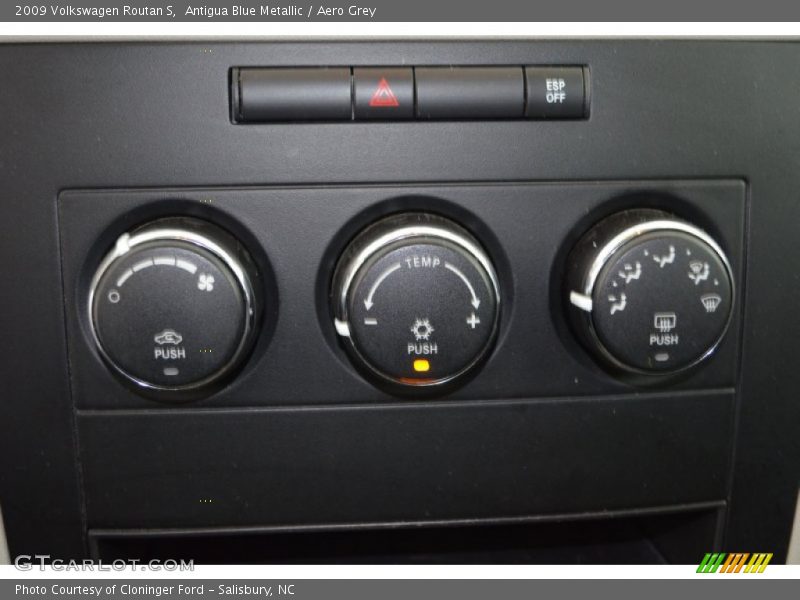 Controls of 2009 Routan S