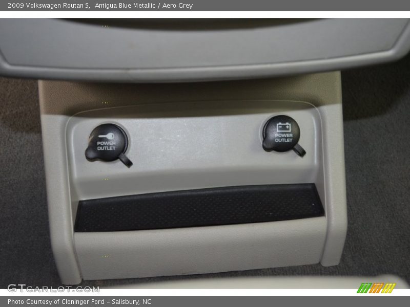Antigua Blue Metallic / Aero Grey 2009 Volkswagen Routan S