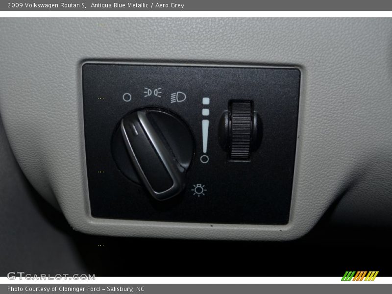 Controls of 2009 Routan S