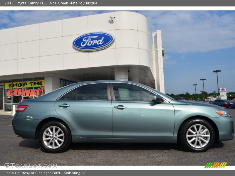 Aloe Green Metallic / Bisque 2011 Toyota Camry XLE