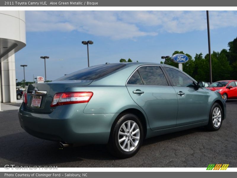 Aloe Green Metallic / Bisque 2011 Toyota Camry XLE