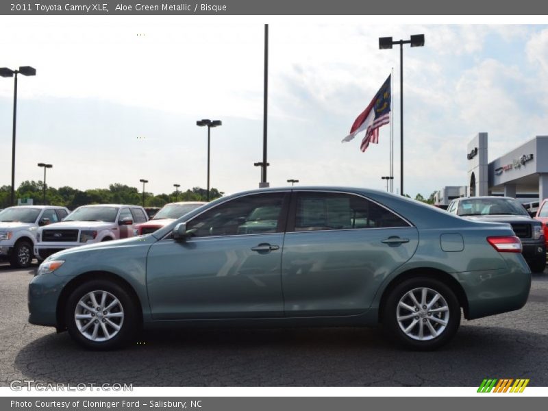 Aloe Green Metallic / Bisque 2011 Toyota Camry XLE