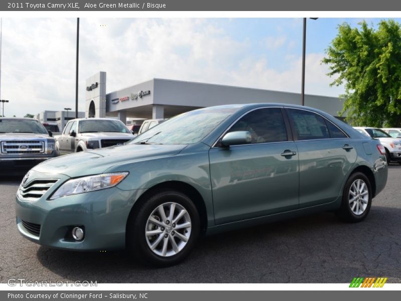 Aloe Green Metallic / Bisque 2011 Toyota Camry XLE