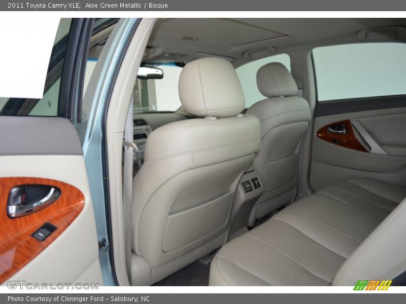 Aloe Green Metallic / Bisque 2011 Toyota Camry XLE