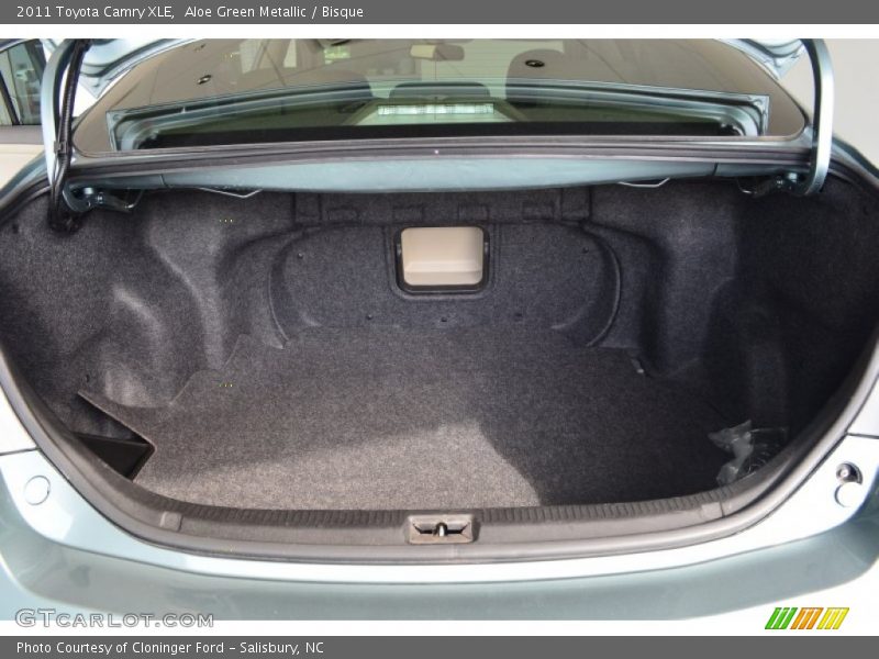 Aloe Green Metallic / Bisque 2011 Toyota Camry XLE