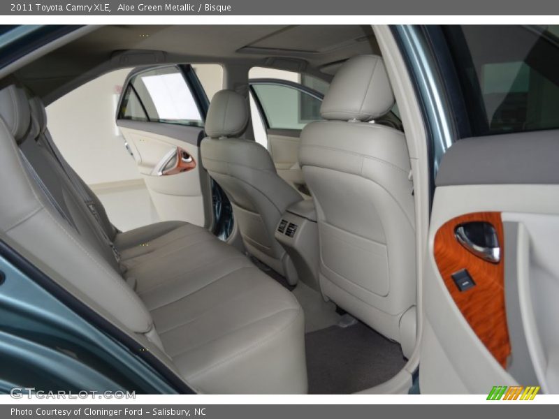 Aloe Green Metallic / Bisque 2011 Toyota Camry XLE