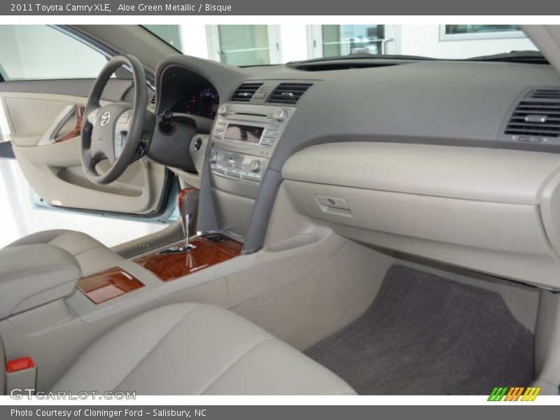Aloe Green Metallic / Bisque 2011 Toyota Camry XLE