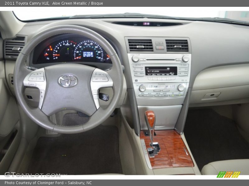 Aloe Green Metallic / Bisque 2011 Toyota Camry XLE