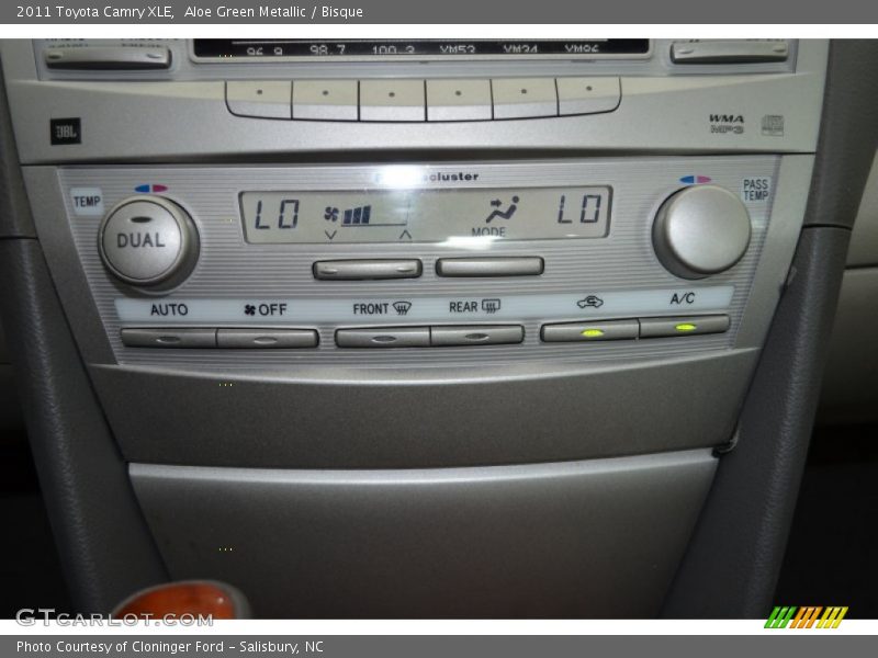 Aloe Green Metallic / Bisque 2011 Toyota Camry XLE