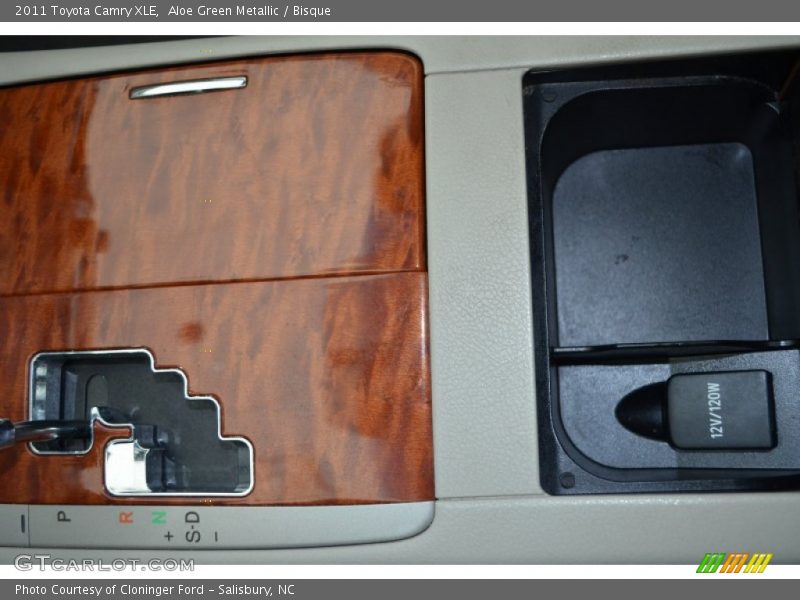 Aloe Green Metallic / Bisque 2011 Toyota Camry XLE