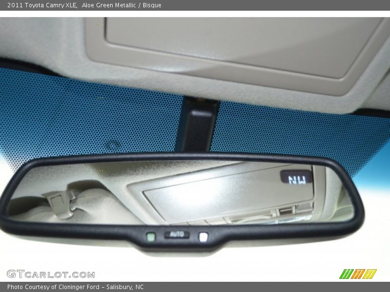 Aloe Green Metallic / Bisque 2011 Toyota Camry XLE