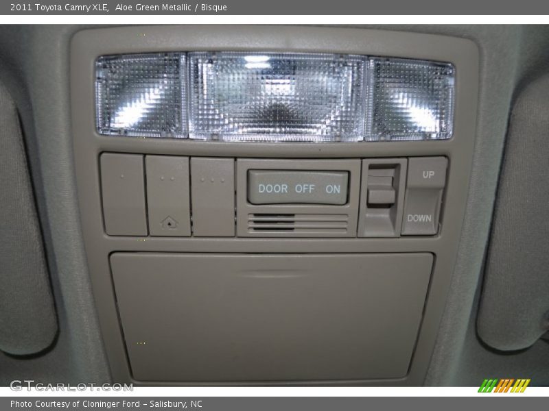 Aloe Green Metallic / Bisque 2011 Toyota Camry XLE