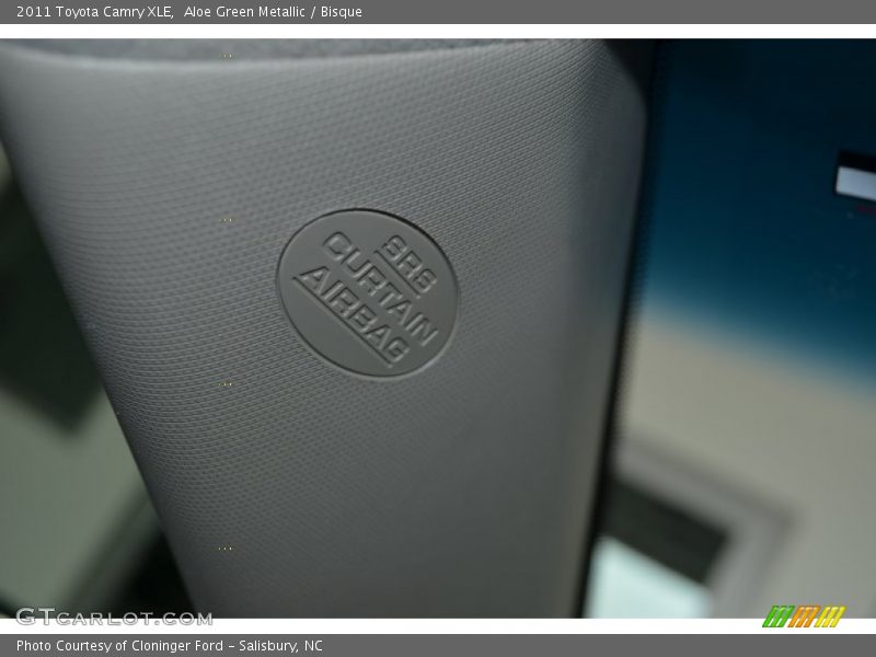 Aloe Green Metallic / Bisque 2011 Toyota Camry XLE