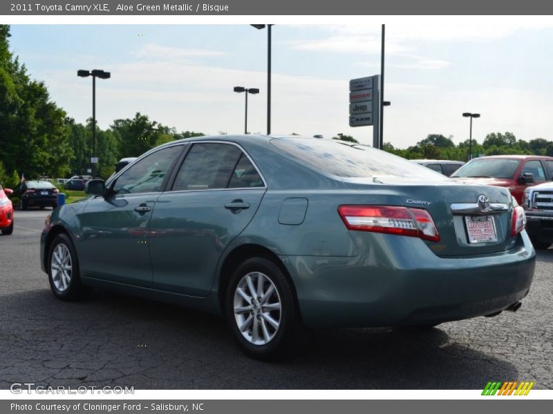 Aloe Green Metallic / Bisque 2011 Toyota Camry XLE