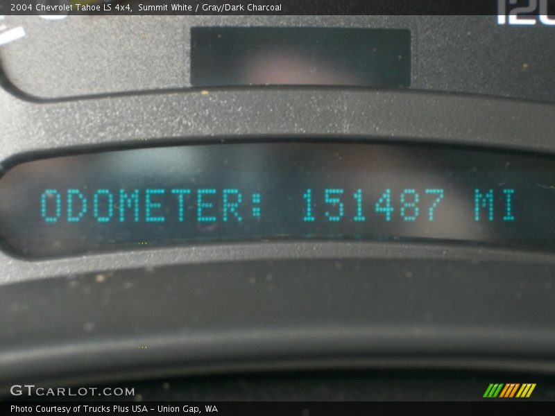 Summit White / Gray/Dark Charcoal 2004 Chevrolet Tahoe LS 4x4