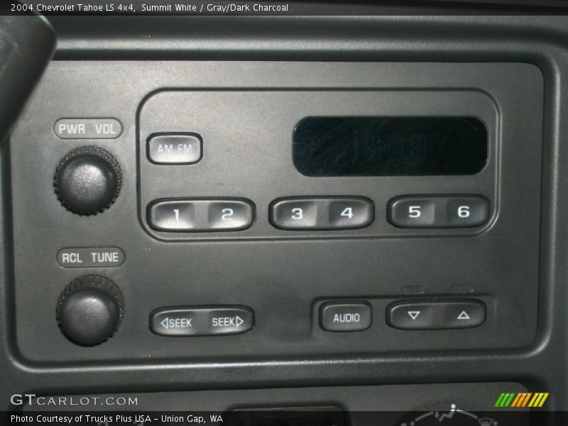Summit White / Gray/Dark Charcoal 2004 Chevrolet Tahoe LS 4x4