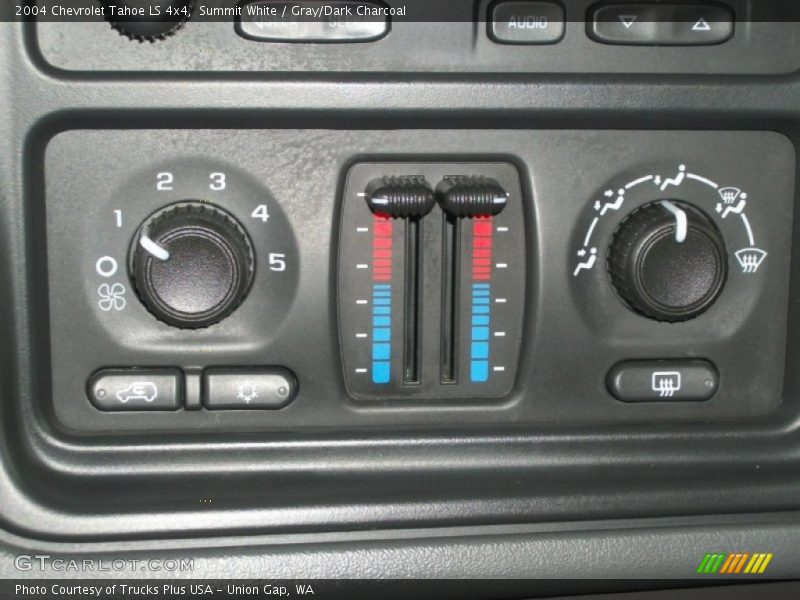 Summit White / Gray/Dark Charcoal 2004 Chevrolet Tahoe LS 4x4