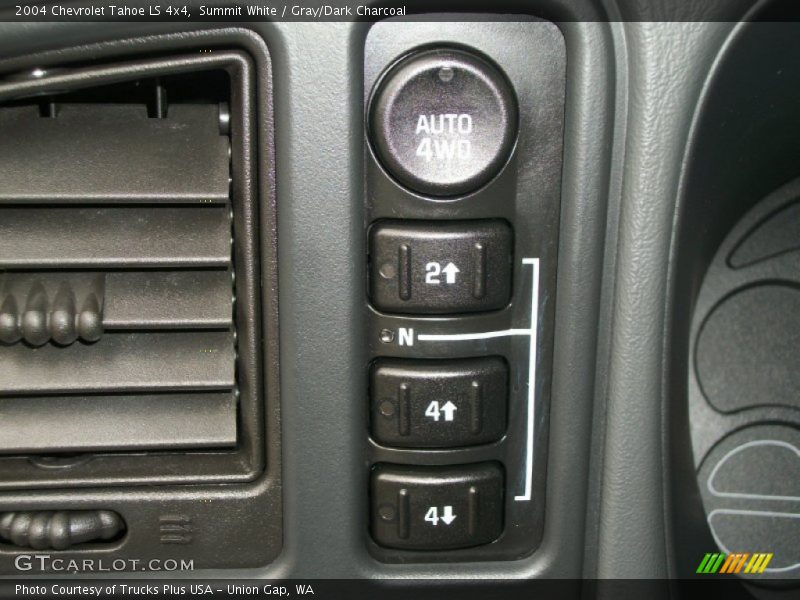 Summit White / Gray/Dark Charcoal 2004 Chevrolet Tahoe LS 4x4