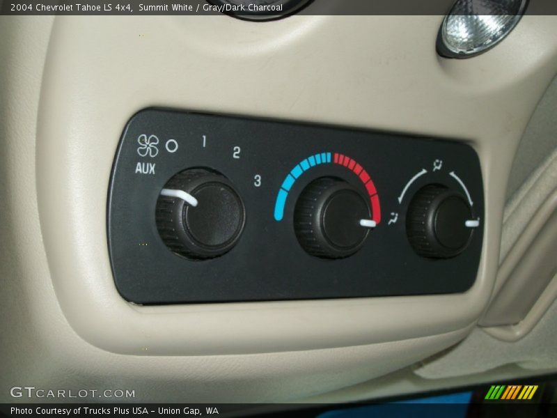Summit White / Gray/Dark Charcoal 2004 Chevrolet Tahoe LS 4x4