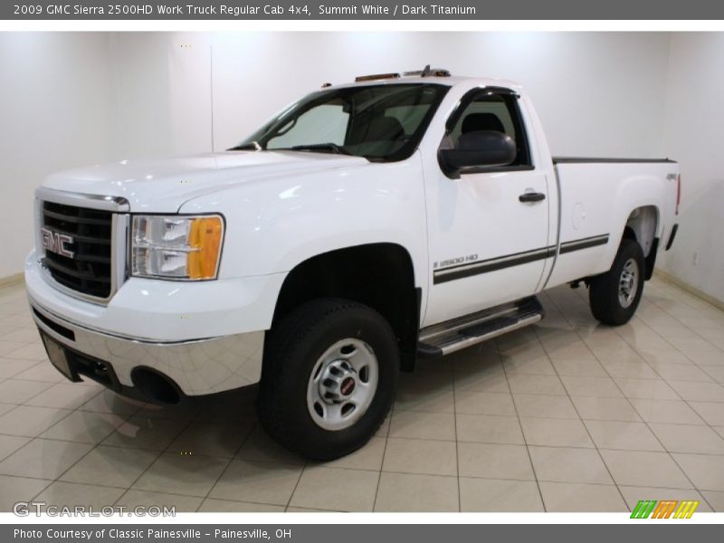 Front 3/4 View of 2009 Sierra 2500HD Work Truck Regular Cab 4x4