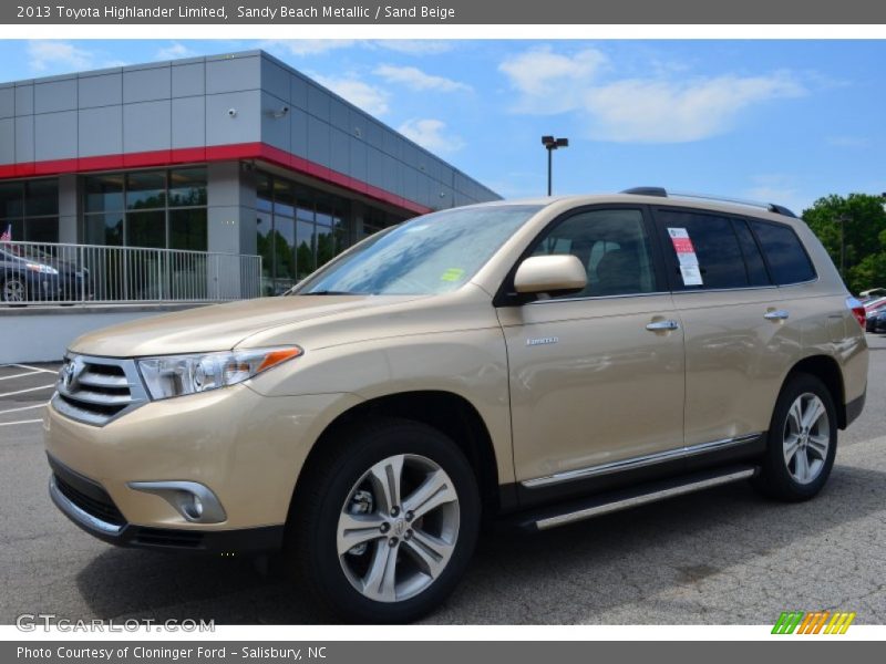 Front 3/4 View of 2013 Highlander Limited