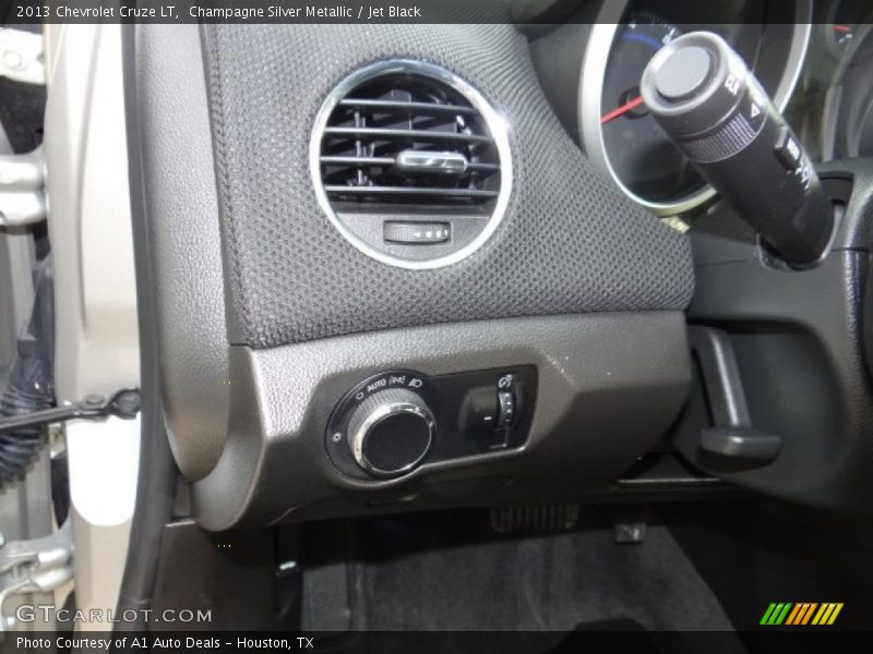 Champagne Silver Metallic / Jet Black 2013 Chevrolet Cruze LT