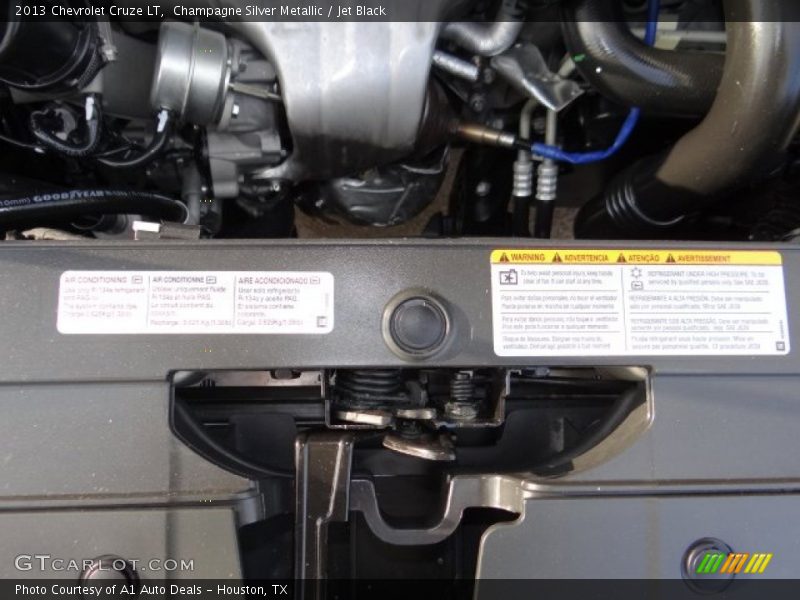 Champagne Silver Metallic / Jet Black 2013 Chevrolet Cruze LT