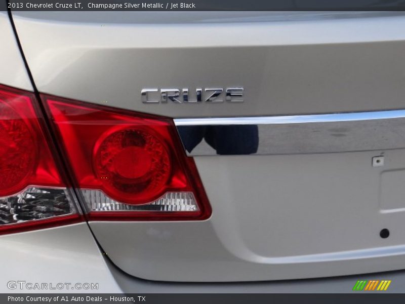 Champagne Silver Metallic / Jet Black 2013 Chevrolet Cruze LT