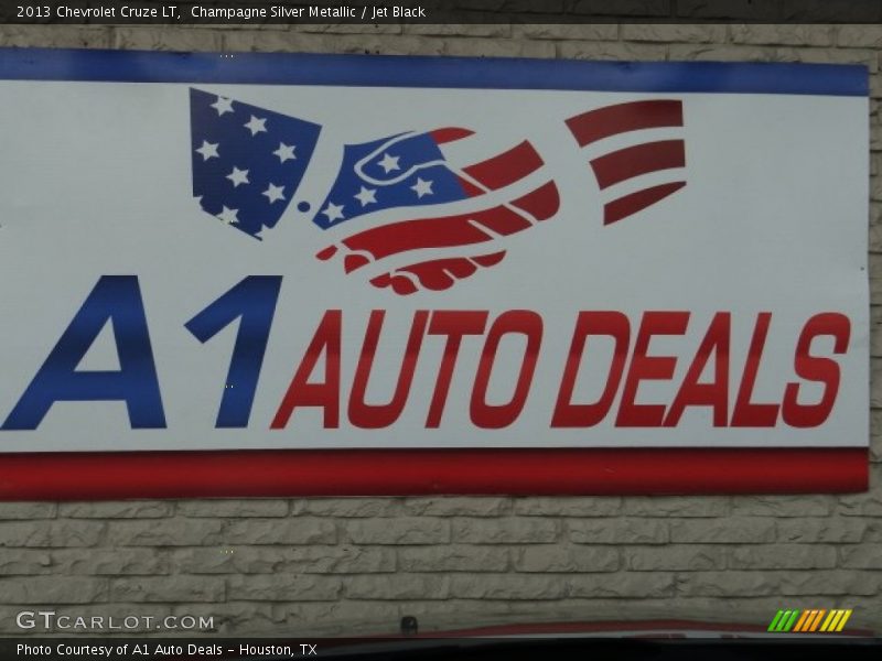 Champagne Silver Metallic / Jet Black 2013 Chevrolet Cruze LT