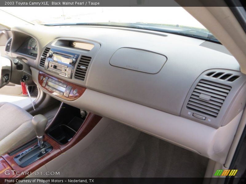 Dashboard of 2003 Camry XLE